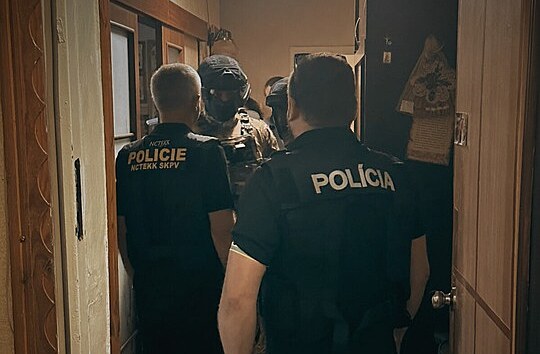 Spolený policejní tým eska, Slovenska a Ukrajiny zadrel v ukrajinském Dnipru...