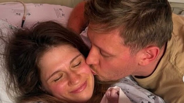 Maminka Karolna, tatnek Martin a jejich synek Albert, kter m portugalsk obanstv.