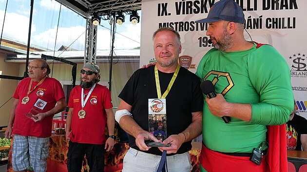 Vtzem Vrskho Chilli Draka se stal Pavel ehek z Rovenho (druh zprava).