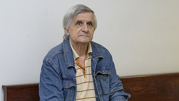 Jaroslav Rizman, jen srazil na pechodu mstskou policistku, na chodb Okresnho soudu v st nad Labem. (16. ervence 2025)