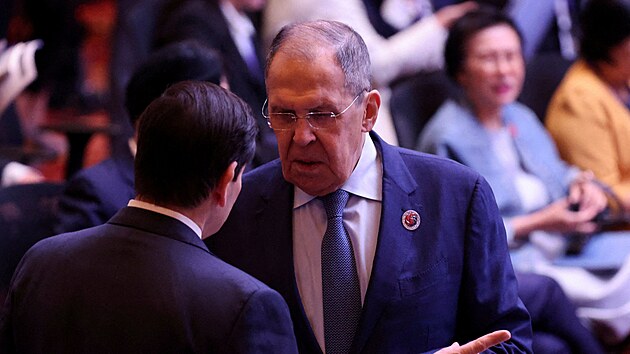 Americk� a rusk� ministr zahrani�� vedou rozhovor, mimo jedn�n� ASEAN v Malajsii. (11. �ervence 2025)