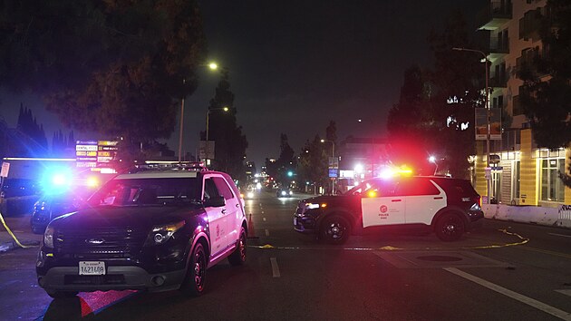 V Los Angeles najelo auto do davu. Zrannch jsou ti destky lid. (19. ervence 2025)