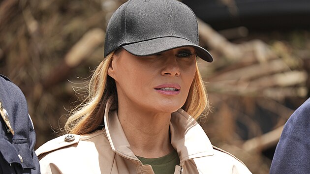Americk prezident Donald Trump a prvn dma navtvili oblast Texasu, kterou minul vkend poniily extrmn bleskov povodn. (11. ervence 2025)