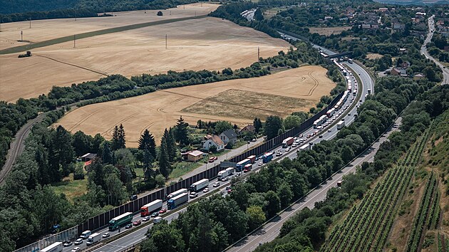 Ucpan dlnice D5 po nehod dvou nkladnch automobil (10. ervence 2025)