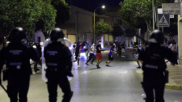 Nepokoje proti migrantm ve panlskm mst Torre-Pacheco. (13. ervence 2025)