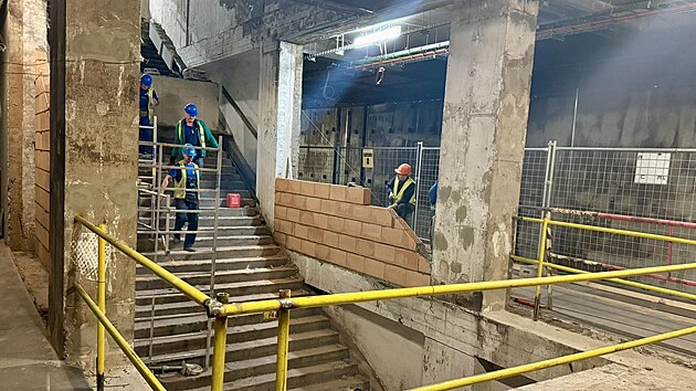 Prostor pro eskaltory vedouc na nstupit stanice Pankrc C