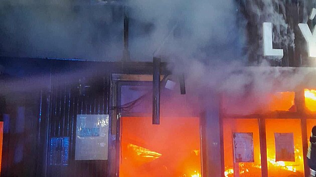 U Mchova jezera v Doksech na eskolipsku vyhoela oblben restaurace Bl Kmen. (16. ervence 2025)