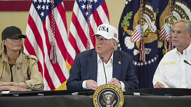 Americk prezident Donald Trump na nvtva centra texaskch zplav, okresu Kerr. (11. ervence 2025)