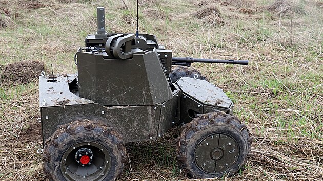 Pozemn robotick systm Ljut bhem ukrajinskho vcviku s bezpilotnmi pozemnmi vozidly (UVG). (16. dubna 2025)