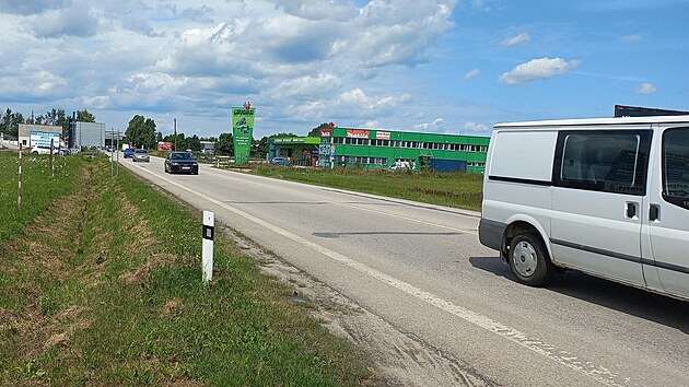 Tudy budou pijdt auta, kter vyuij prv budovanou severn spojku, ke kruhov kiovatce v Okrun ulici.