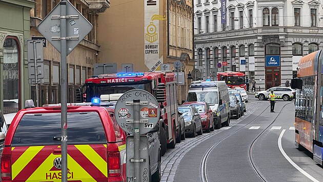 Ve Vodikov ulici provuj policist odloen zavazadlo. (17. ervence 2025)