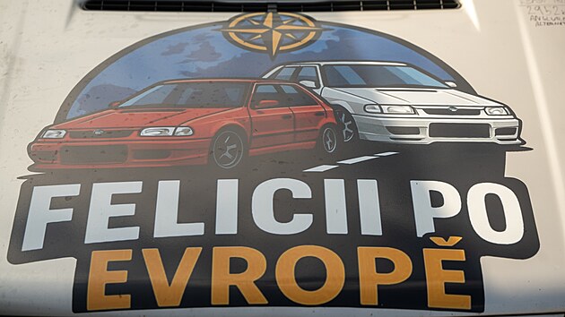 Sedmilenn parta mladk vyrazila se dvma feliciemi z 90. let do Francie. Bhem sedmi dn najela eskem, Nmeckem, Belgi a Franci 4 200 kilometr.