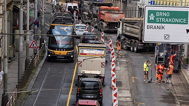 Rekonstrukce vozovky v ulici Plzesk. (16. ervence 2025)