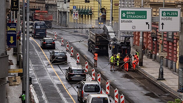 Rekonstrukce vozovky v ulici Plzesk. (16. ervence 2025)