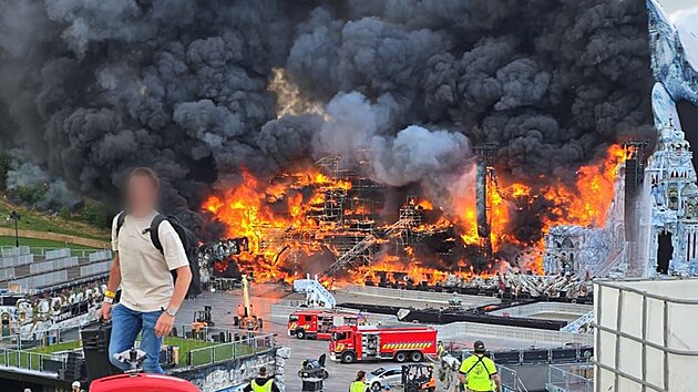 Na hlavnm pdiu belgickho tanenho festivalu Tomorrowland vypukl velk por. (16. ervence 2025)