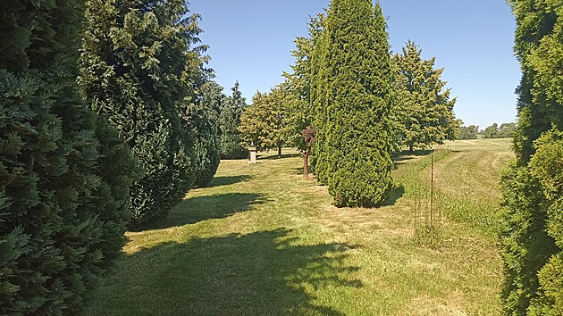 Jet ped dvaceti lety se sted republiky nachzel na poli, oznaen byl jen eleznou trubkou. Obec pot pozemek zakoupila a nechala ho dstojn upravit. Nyn turisty na okraji hot vt udrovan park.