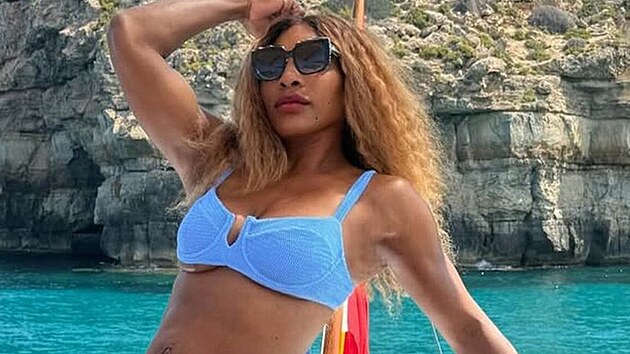 Serena Williamsov� p�edvedla postavu na jacht� (�ervenec 2025)