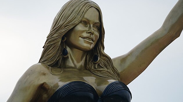 Sofia Vergara m v Kolumbii bronzovou sochu.