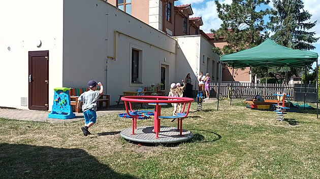 Za svoji vkladn sk pak Radovesice povauj mateskou kolu. V roce 2022 jsme dky rekonstrukci navili kapacitu ze 20 na 48 dt. Dky tomu, e si kolka zskala dobr jmno, k nm pichz i ada dt z okolnch obc, popisuje hrd starosta.