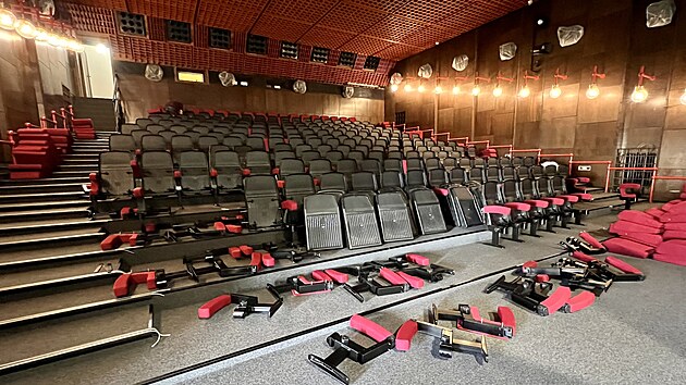 Kinosl je nov vybaven irokohlm pltnem o rozmrech 115 metr. Pro projekce bude slouit 4K laserov projektor, kter zajist ostr a jasn obraz. Dle bude k dispozici technologie High Frame Rates pro plynulej zobrazen pohybu, co je vhodn pro dynamick scny a 3D filmy.