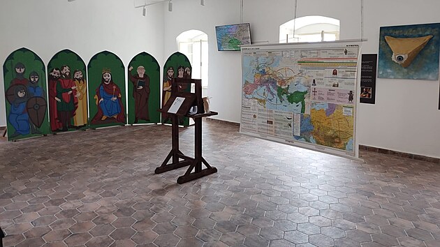 Nvtvnci se mohou tit na hodn vc. V expozici jsou interaktivn prvky, mohou se posadit na trn i se projt kulisami bitvy, sdlil Pavel Forst ze spolku Via Levamente, kter zdevastovanou pamtku v roce 2012 koupil a od t doby ji opravuje.