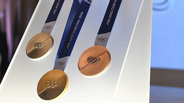 Sada medailí pro zimní olympijské hry v Milánu a Cortin�.