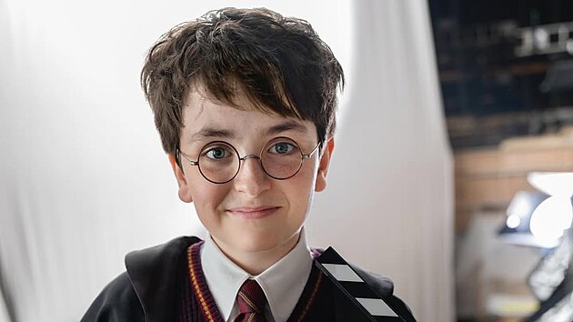 První fotka nového seriálového Harryho Pottera (Dominic McLaughlin) ukazuje...
