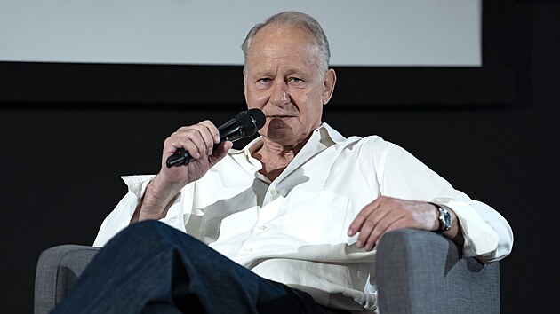 Stellan Skarsgård pohovo�il o svém �ivot� a karié�e v Kongresovém sále...
