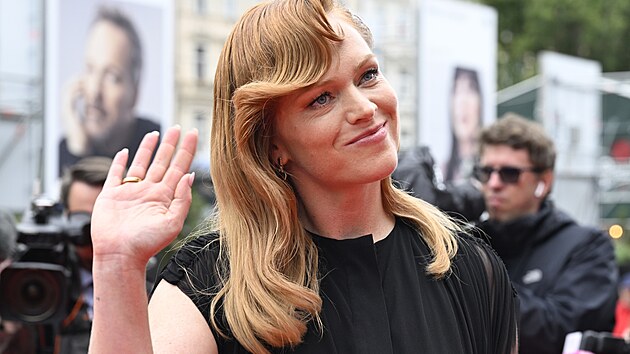 Ester Geislerov na ervenm koberci zvrenho ceremonilu festivalu (12. ervence 2025)