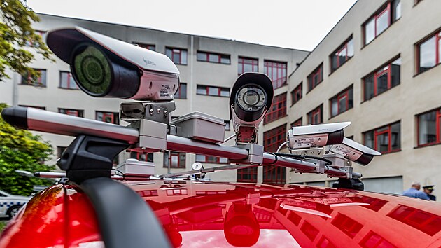 Strnci v Hradci Krlov budou kontrolovat kamerovm vozem placen parkovnho. (16. ervence 2025)