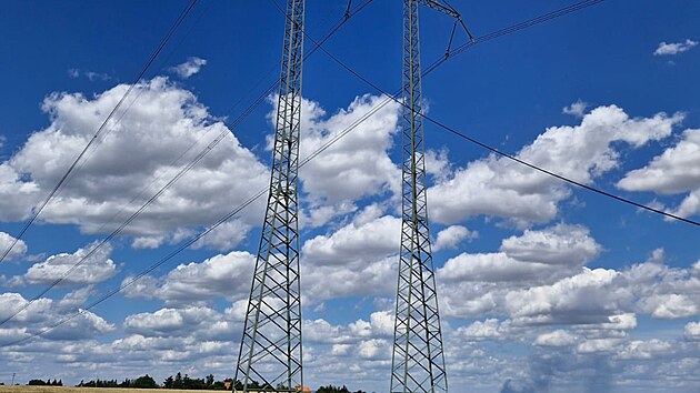 Spadl fzov vodi na veden V411, kter byl prvotn pinou vpadku dodvek elektrick energie. (4. ervence 2025)