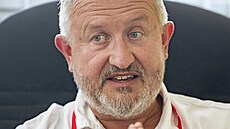 Dvaapadesátiletý Petr Nmec se specializuje na revmatologii, pedevím na lébu...