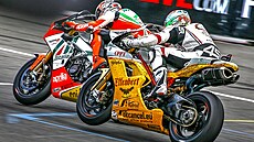 Jakub Smr� a Max Biaggi p�i závod� superbik� v nizozemském Assenu. (foto z...