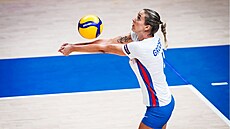 Helena Grozer pihrává bhem utkání Ligy národ s Belgií.