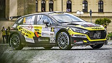 Vítzná posádka Simon Wagner a Hanna Ostlenderová s vozem Hyundai i20 N Rally2...