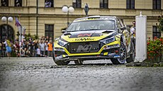 Vítzná posádka Simon Wagner a Hanna Ostlenderová s vozem Hyundai i20 N Rally2...