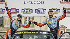 Vítzná posádka Rallye Bohemia: Simon Wagner a Hanna Ostlenderová.