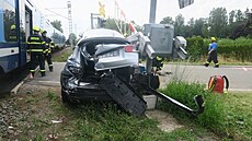 Osobní vlak na trati mezi umperkem a Petrovem nad Desnou narazil do mercedesu,...