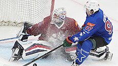 Kirill Kaprizov v dresu výbru ruských hvzd z NHL zakonuje v charitativním...