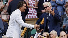 Herce Matthew McConaughey se zdraví s podnikatelem Richardem Bransonem ped...