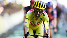 Vedoucí jezdec celkového poadí Ben Healy dokonuje 11. etapu na Tour de France.