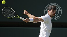 Carlos Alcaraz odehrává mí�ek ve finále dvouhry ve Wimbledonu.