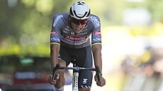 Mathieu van der Poel dojídí na tetím míst v 11. etap na Tour de France.
