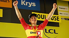 Jonas Abrahamsen slaví triumf v 11. etap na Tour de France.
