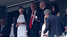Americký prezident Donald Trump s manelkou Melanií sledují finále fotbalového...