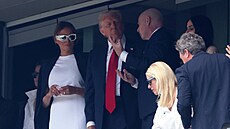Americký prezident Donald Trump s manelkou Melanií sledují finále fotbalového...
