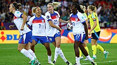 Anglické hráky slaví vyrovnávací trefu ve tvrtfinále mistrovství Evropy proti...