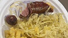 Krajané v Texasu pohostili eské hasie kolái a klobásami.