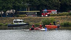 Pra��tí policisté pátrají po �lov�ku, který se topí u Císa�ského ostrova. (12....