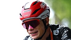 Dánský cyklista Jonas Vingegaard (Visma) na startu �trnácté etapy Tour de France